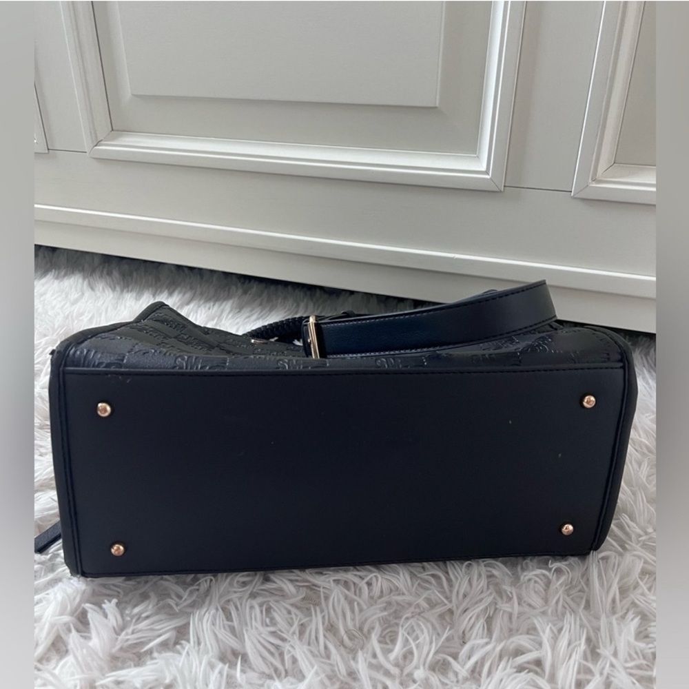 Steve Madden Elegant Black Handbag. - Picture 8 of 12